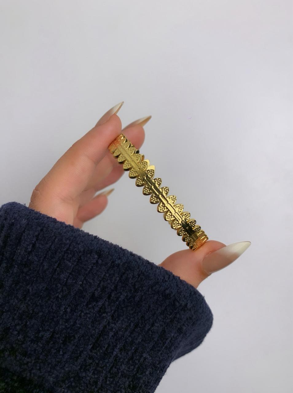 Mesh bangle
