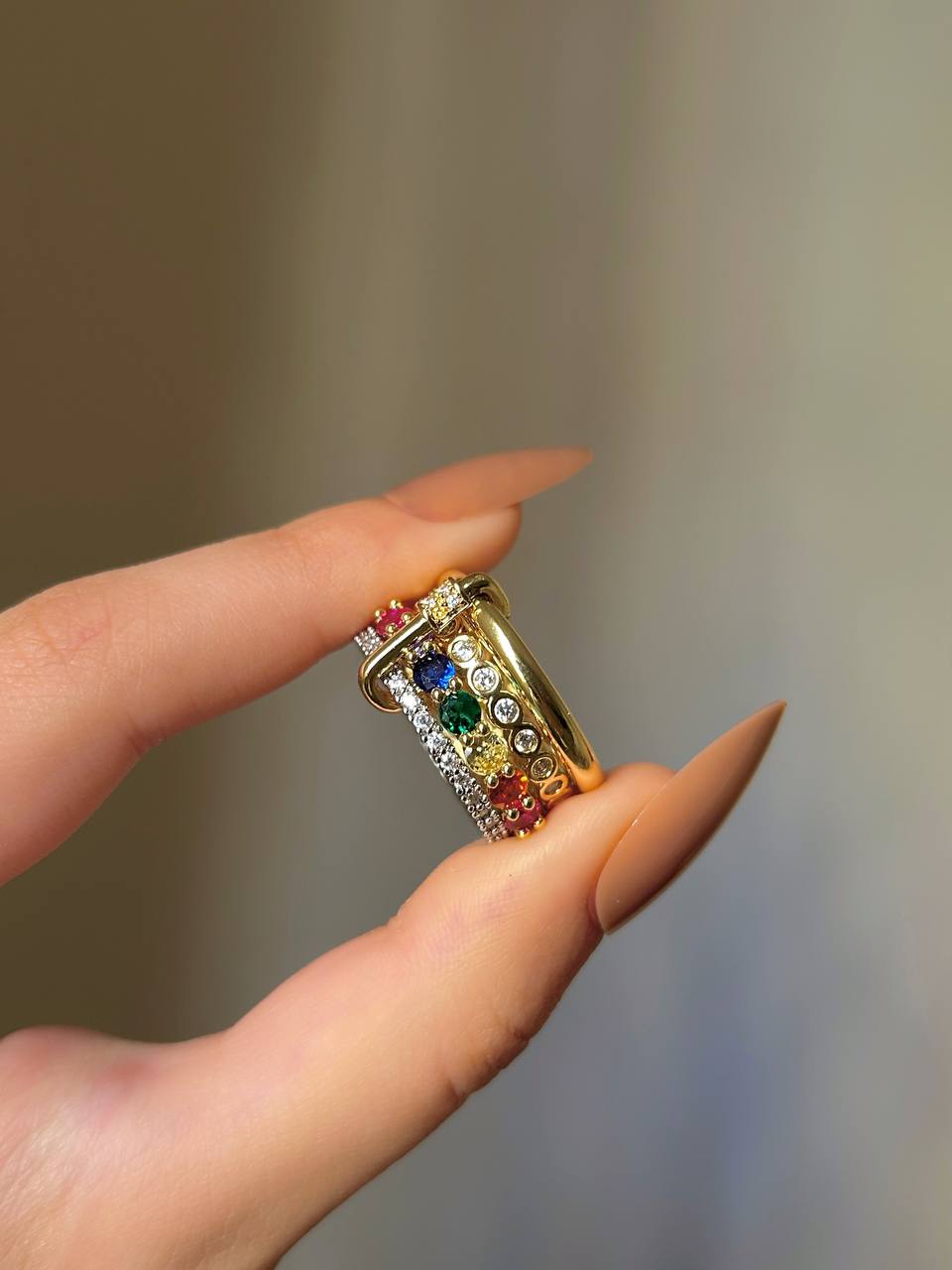 Colored layers ring