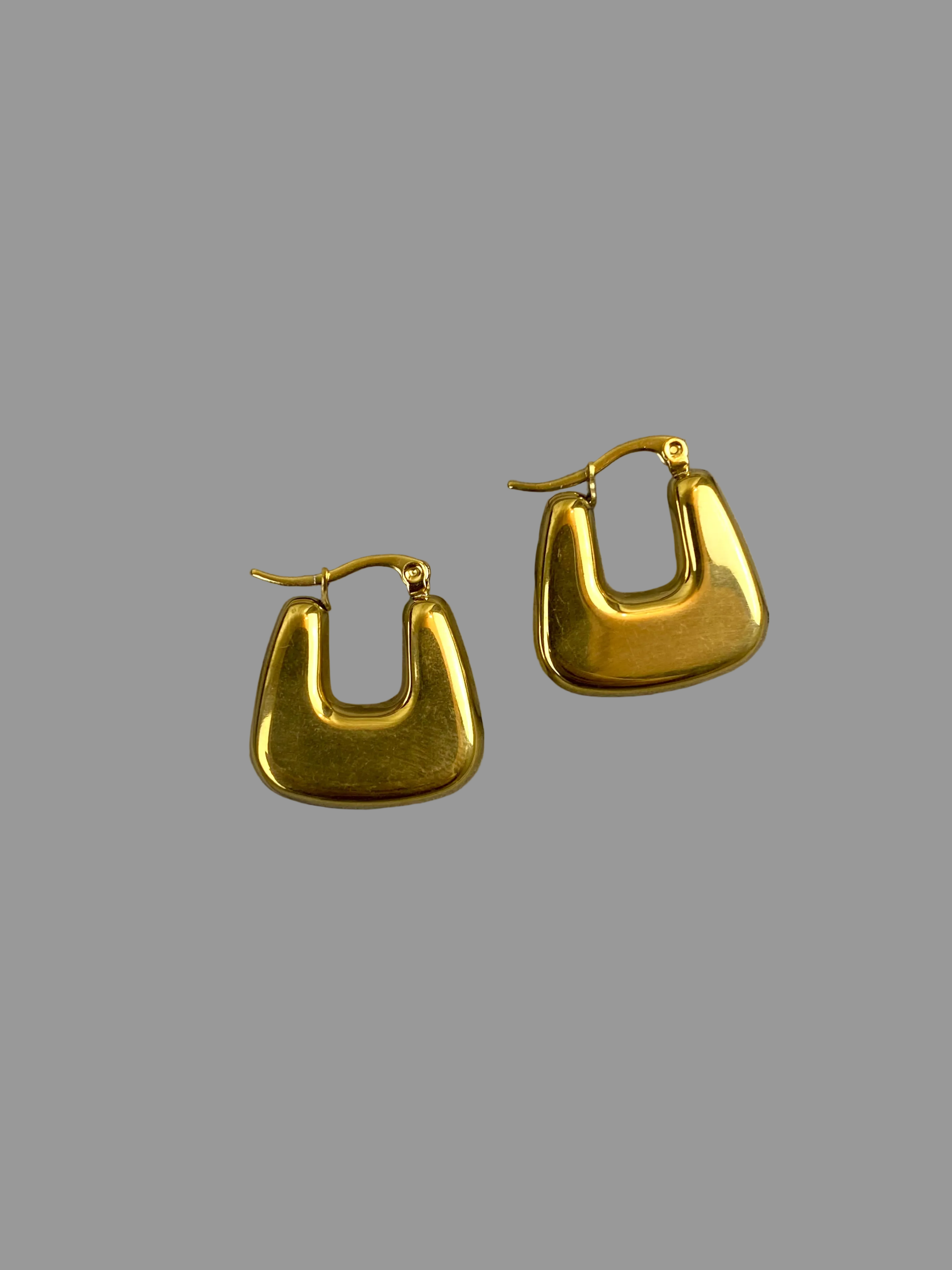 Chunky gold earring