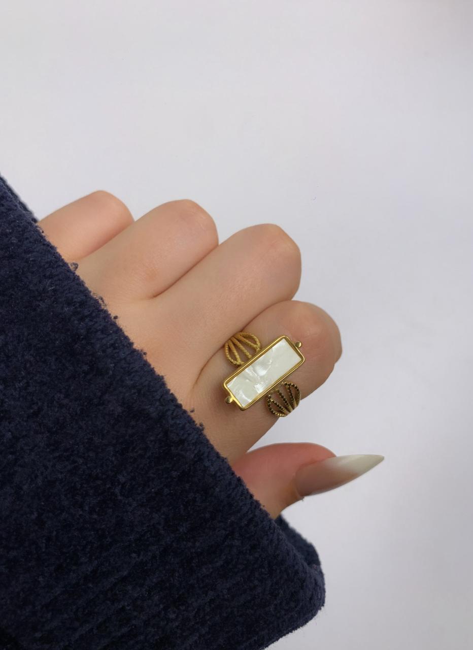 Minimal Pearl Ring