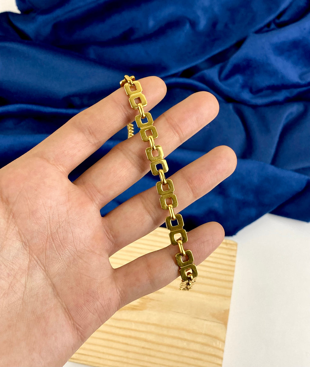 Gold chain bracelet