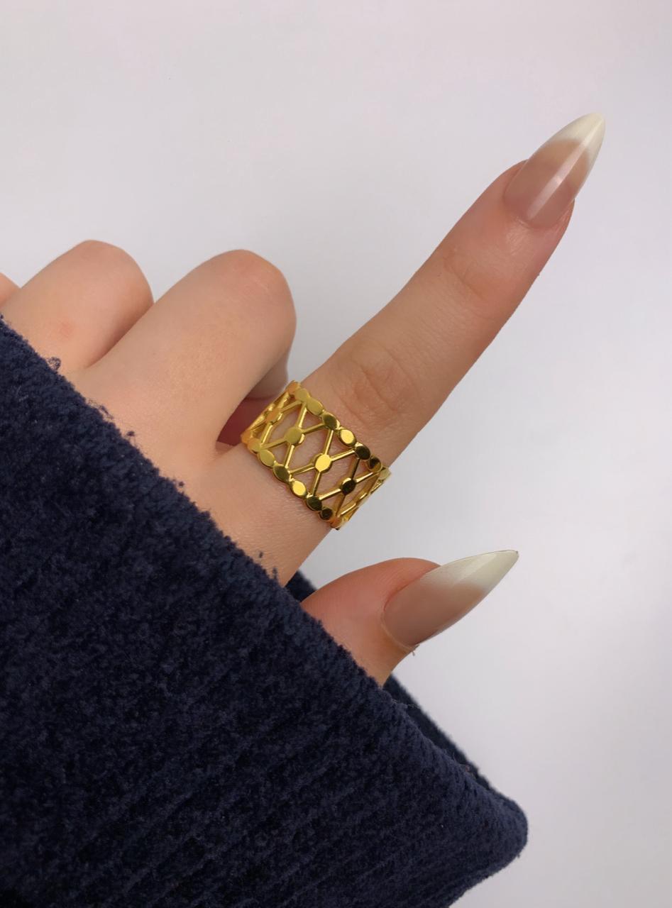 Elegant lattice Ring