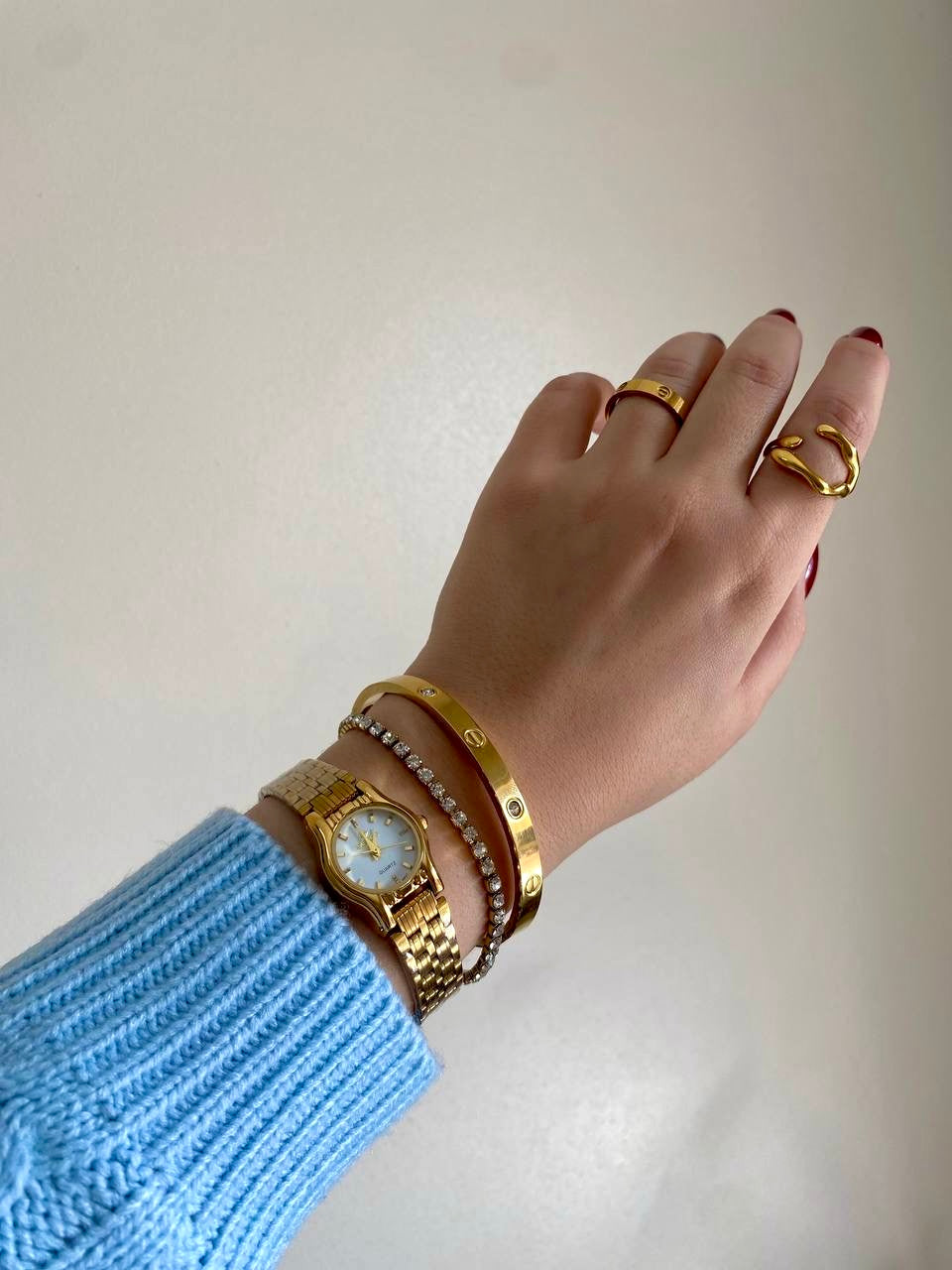 Round white seifco watch