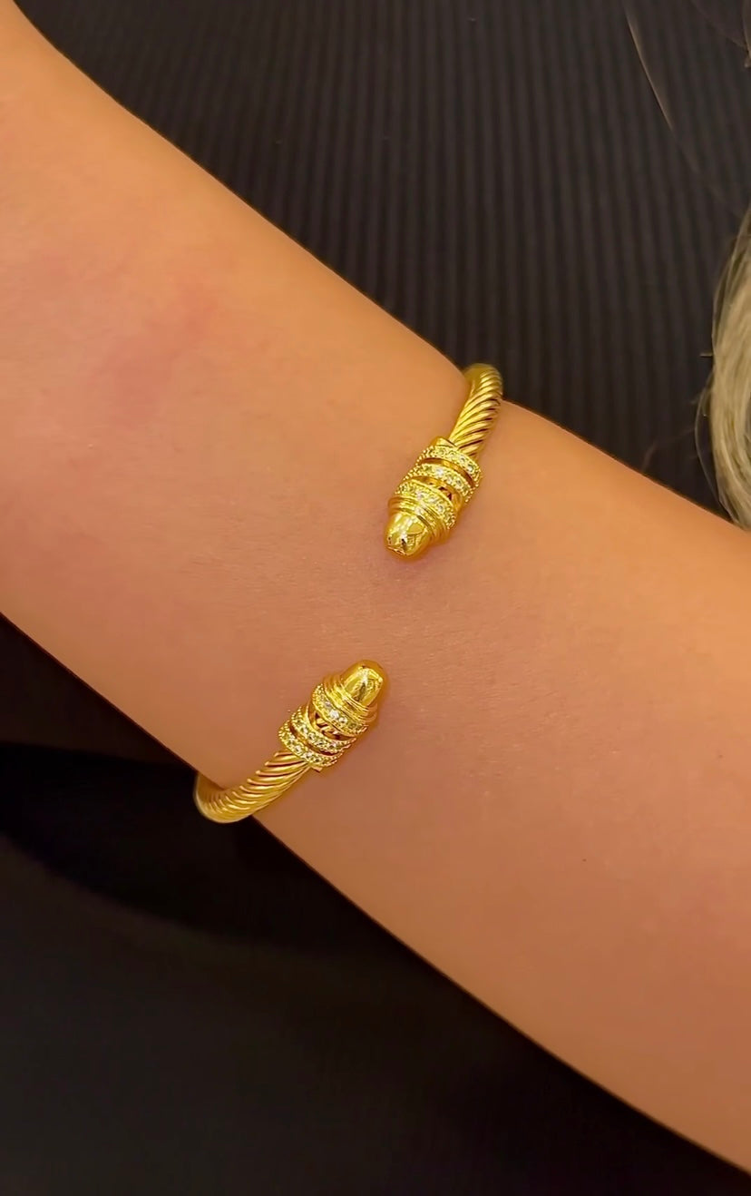 DIAMOND ARROWS BANGLE