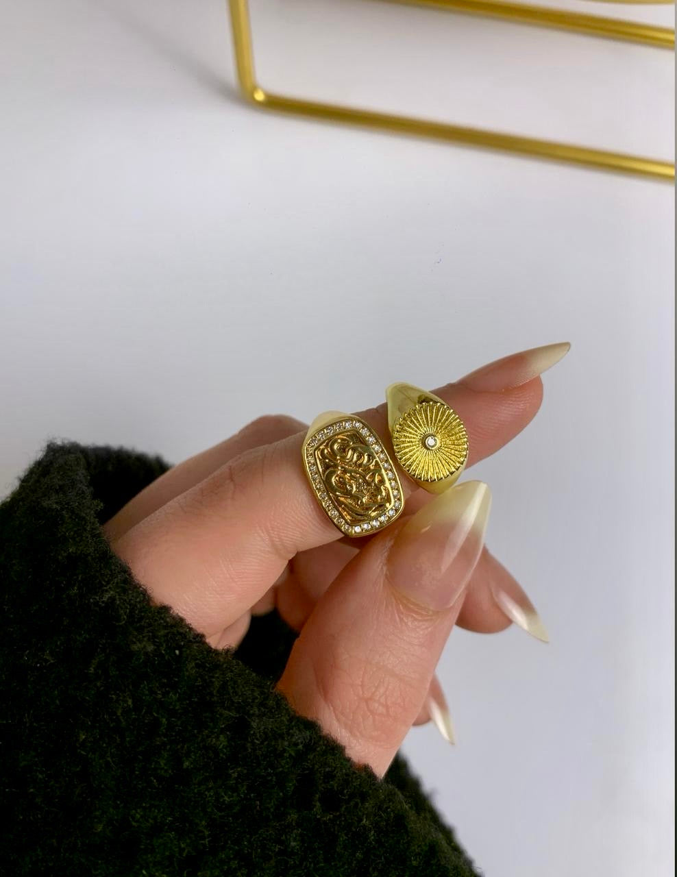 Square pinky انت عمري